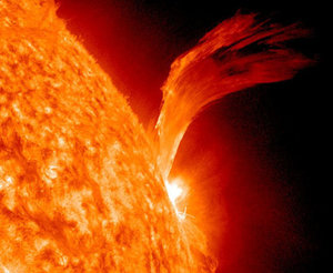 Рис. 28: Снимок солнечной вспышки, полученный в Обсерватории Солнечной  Динамики 8 сентября 2010 года