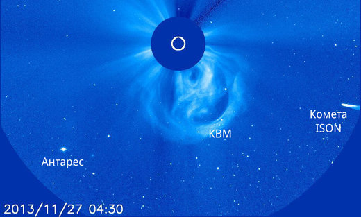 Рис. 59: Светящаяся комета ISON приближается к Солнцу во время массивной электрической разрядки в виде 