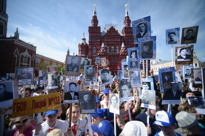 В прошлом году парад «Бессмертный полк» впервые прошёл по Красной площади