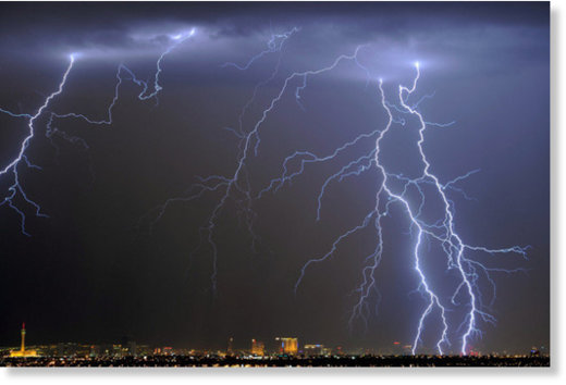 Вспышки молний в Лас-Вегасе, штат Невада