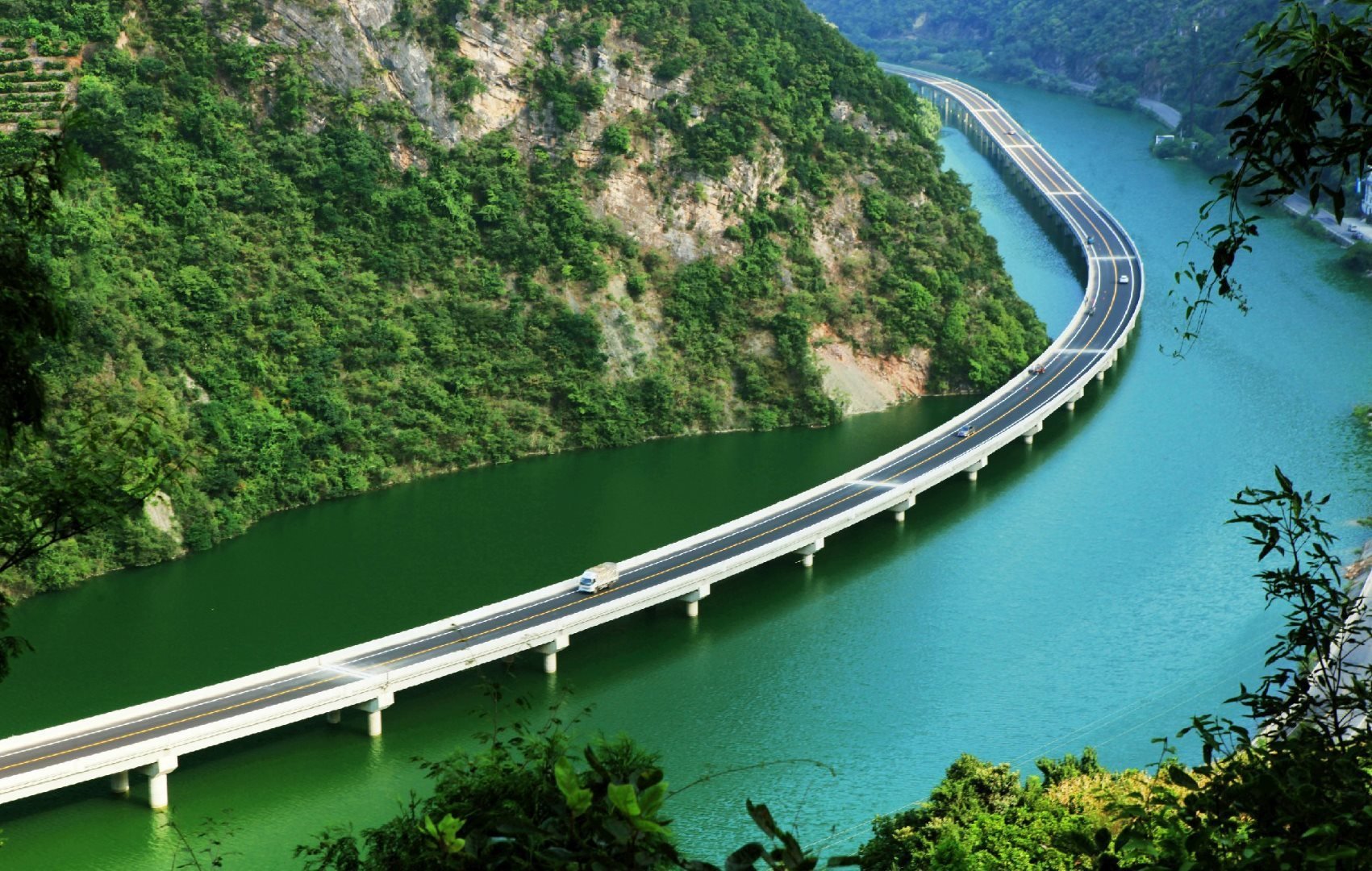 Плавучий мост в китае