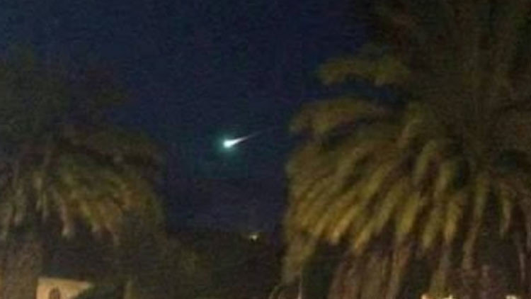 This bright green fireball exploded several times in the sky of Colombia and Venezuela on December 16, 2016. 