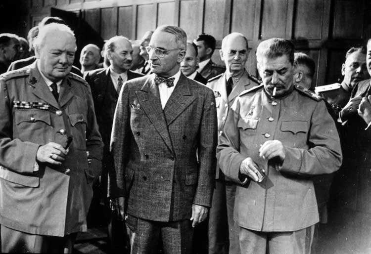 Черчилль, Трумэн и Сталин на Потсдамской конференции в июле 1945-го. По плану операции «Немыслимое» бывшие союзники могли стать врагами