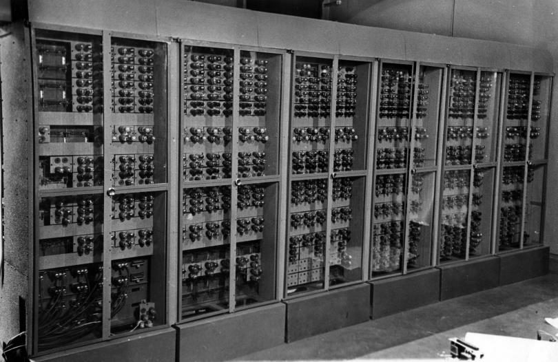 «ЛИТМО-1» (1958) была первой универсальной электронной цифровой машиной для инженерных расчетов, содержала 850 электронных ламп, производила 100 операций в секунду и имела 2048 байт памяти
