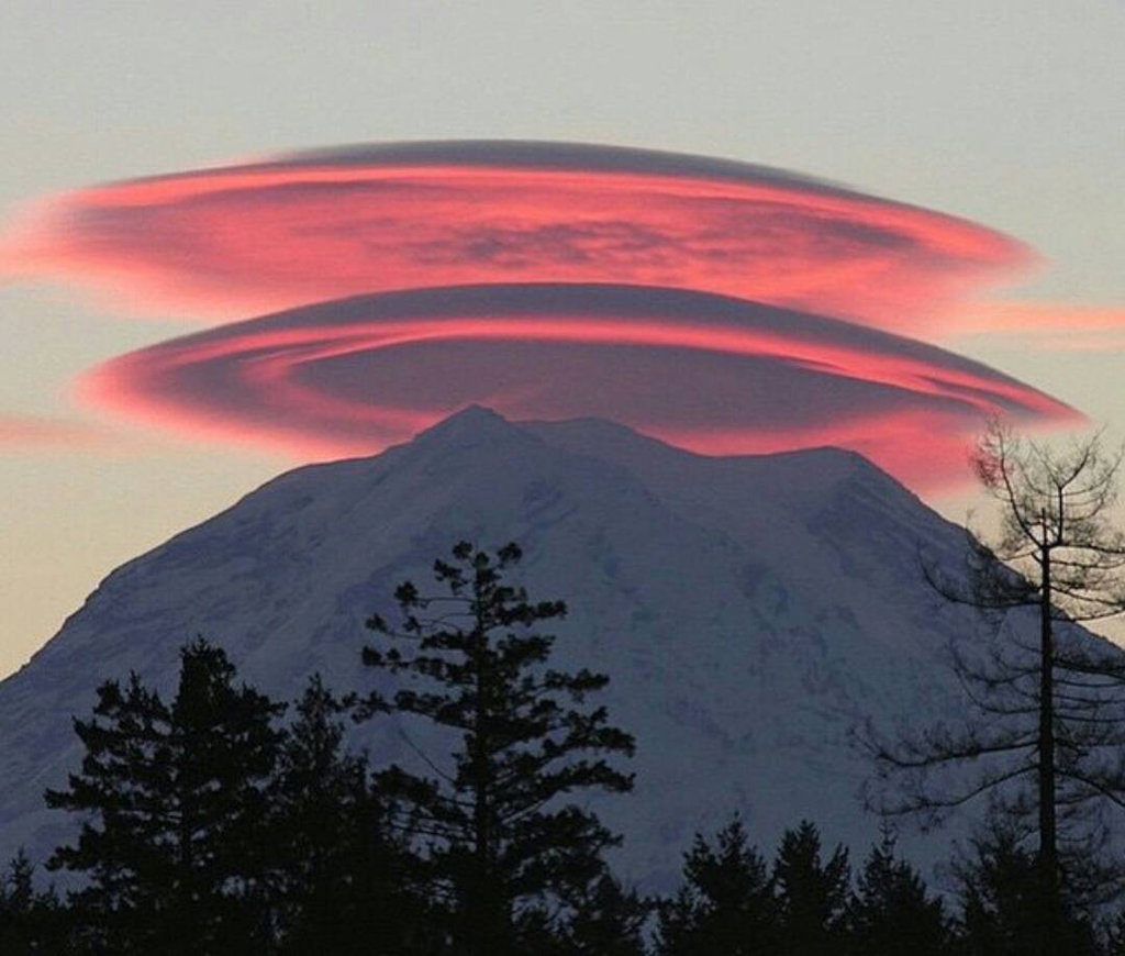 Нажмите, чтобы увеличить Lenticular clouds at My Rainier