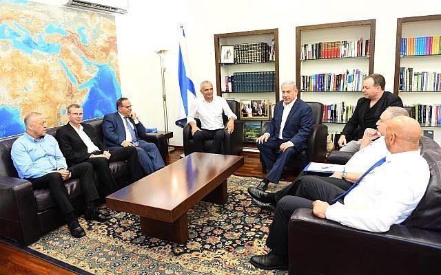 Премьер-министр Израиля, члены правительства и представители общины друзов перед началом переговоров