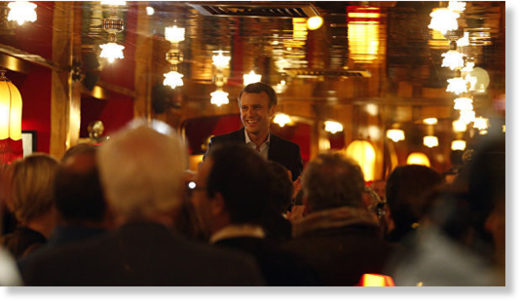 Эммануэль Макрон в ресторане La Rotonde в Париже. Архивное фото