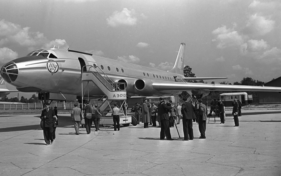 Советский среднемагистральный пассажирский самолет Ту-110, созданный в КБ Туполева