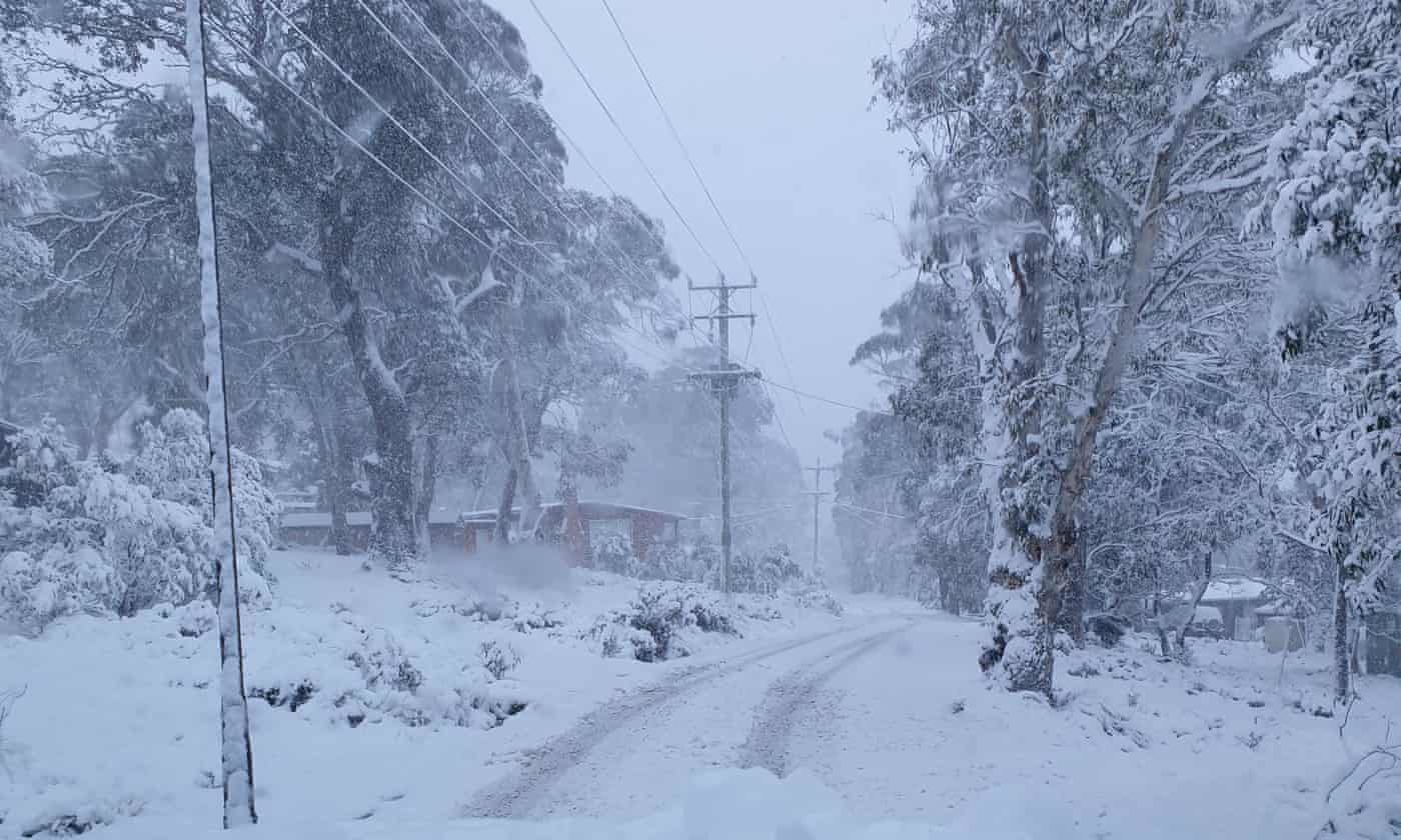 A cold front has brought snow to Tasmania’s central highlands just a week after bushfires threatened shacks in the area.