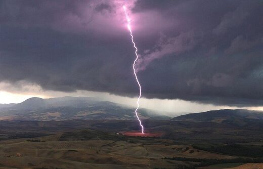 Нажмите, чтобы увеличить Struck by Lightning