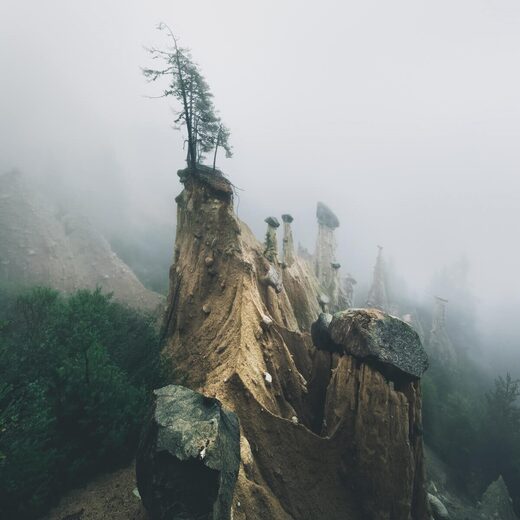 Нажмите, чтобы увеличить Earth pyramids