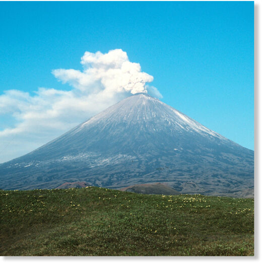На Камчатке усилилось извержение вулкана Ключевской