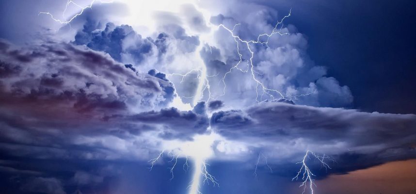 Ученые обнаружили суперразряды в 1000 раз ярче обычных ударов молнии