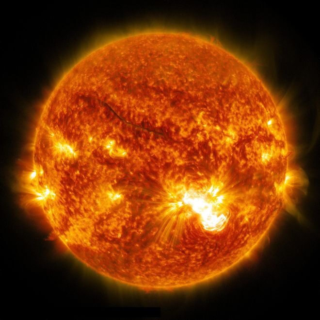 Астрономы зафиксировали крупнейшее пятно на Солнце за многие годы