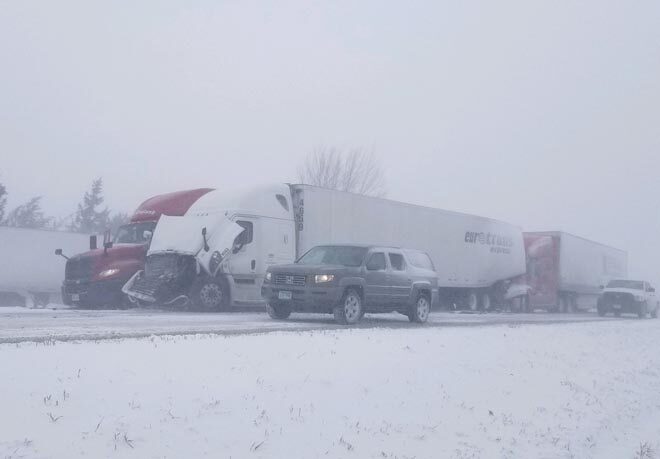 Зимний шторм «Гарольд» в США вызвал многочисленные аварии на дорога