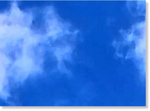 Группу НЛО заметили в небе над Багамскими островами