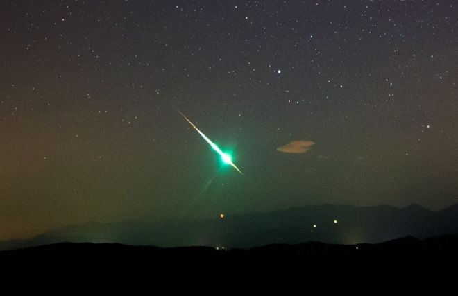 18 января в ночном небе над Испанией вспыхнул яркий цветной метеор