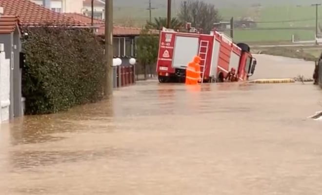 На северо-востоке Греции произошло сильное наводнение, погиб человек