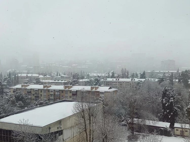 Снегопад в Сочи 18 февраля 2021: Страшная красота, но беда для водителей и пешеходов