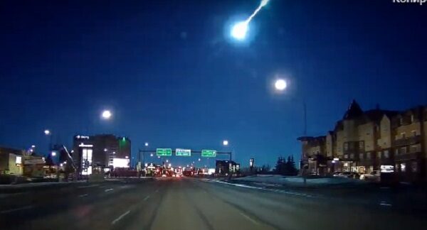 Взрыв крупного метеорита над Альбертой, Канада