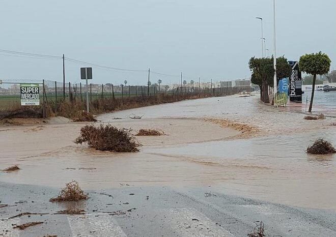 Внезапные наводнения на юге Испании: спасены десятки людей
