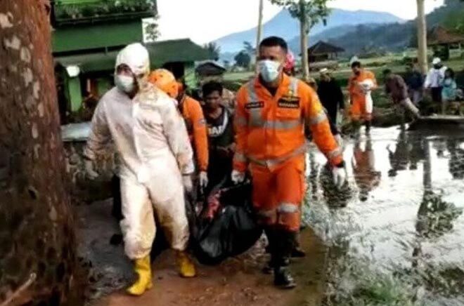 Наводнения затопили тысячи домов на индонезийском острове Ява