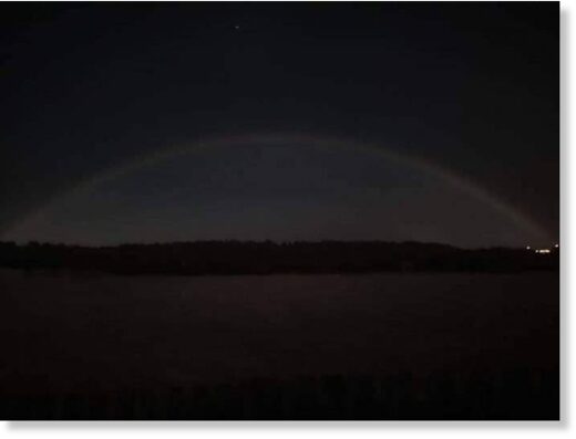 Редкая лунная радуга появилась в ночном небе над Пунта-Ареной, Чили