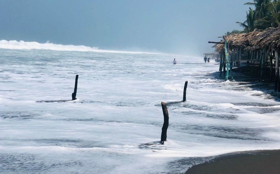 Неожиданные волны цунами обрушились на побережья Мексики и Франции