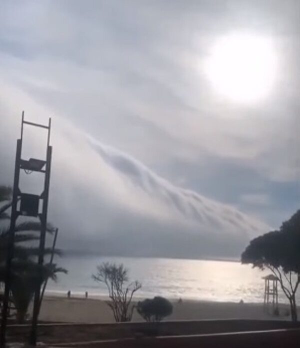 Впечатляющее и необычное облачное цунами наблюдалось в Чили