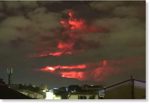 На Сицилии выбросил лаву и густые облака пепла вулкан Этна