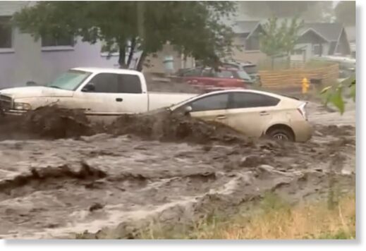 На штат Аризона обрушились ливни, паводок сносил автомобили