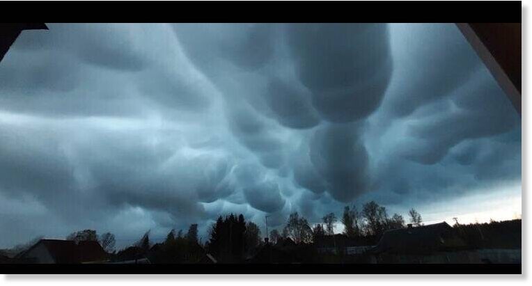 Заметить туча. Облака мамматусы. Странные облака над Всеволожском. Матрица на небе странные облака. Странные облака над Ленинградской области сегодня.