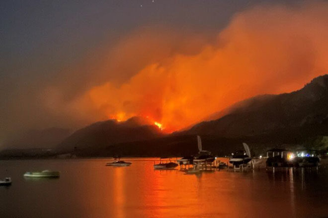 Из-за лесных пожаров в канадской провинции Британская Колумбия объявили ЧП