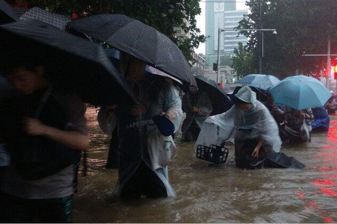 Апокалиптическое наводнение захлестнуло китайский город Чжэнчжоу