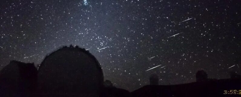 В небе над Гавайями зафиксировали необычный - одновременный вход в атмосферу множества метеоритов