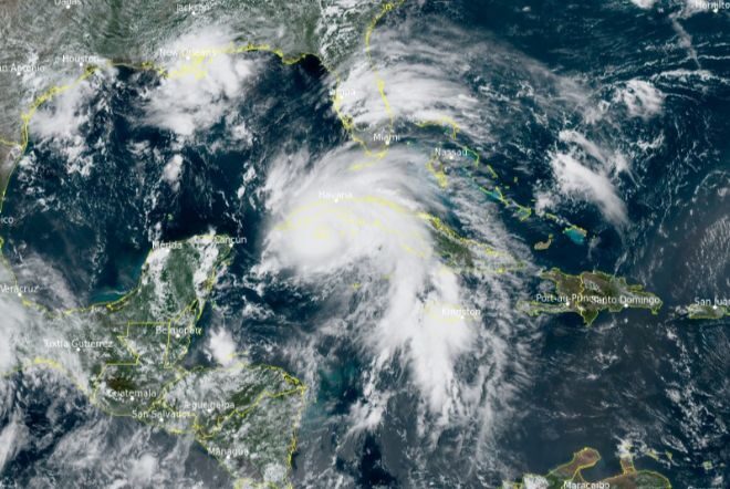 Ураган «Ида» прошел рядом с кубинским островом Хувентуд, оставив людей без электричества