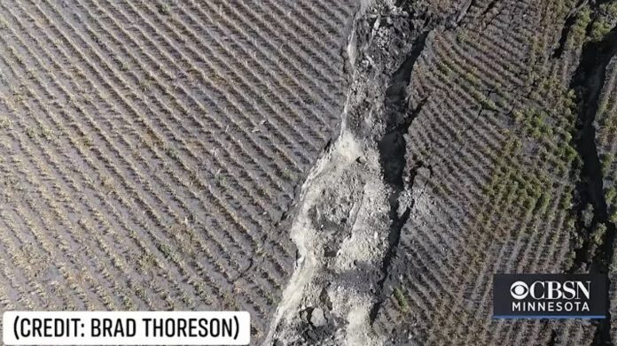 В американском штате Миннесота появилась огромная трещина глубиной 8 метров
