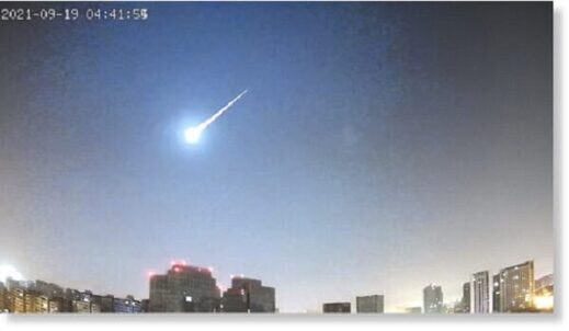 Падение метеорита наблюдали над Шанхаем, Китай