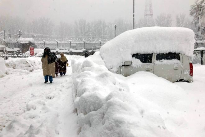 Во время снежной бури в Кашмире погибли 3 человека