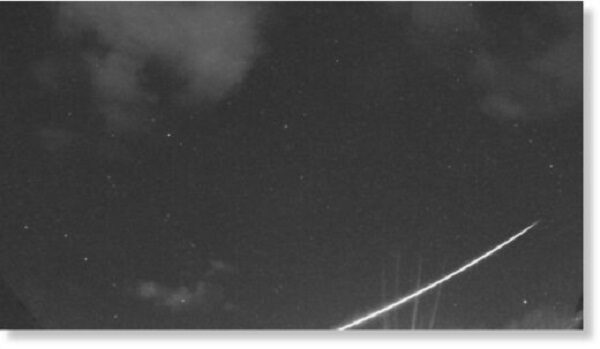 Падение метеорита зафиксировали в небе над Великобританией