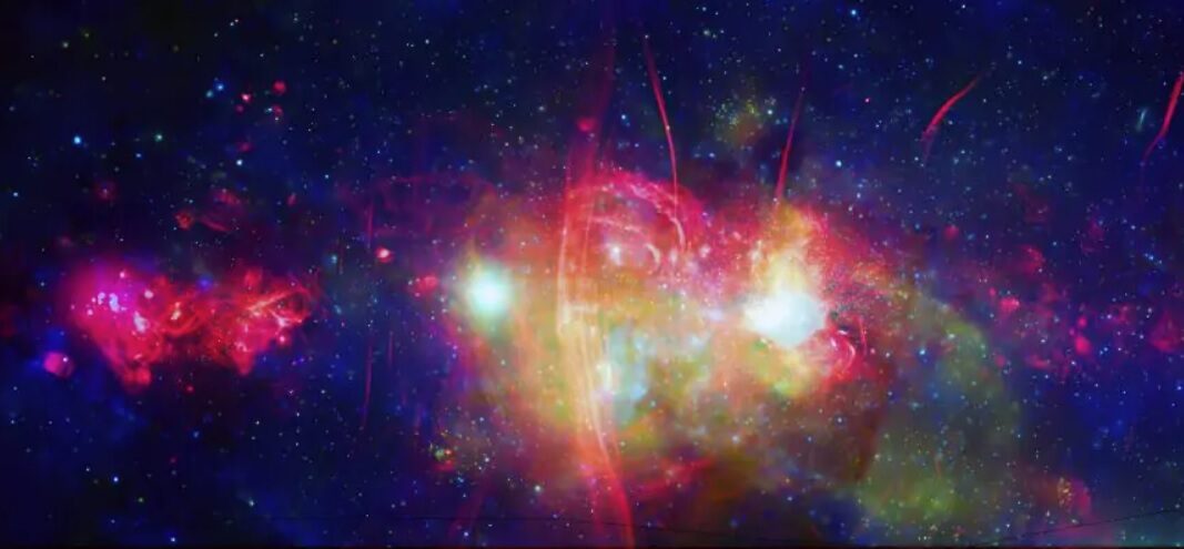 Существует таинственный барьер, не позволяющий космическим лучам проникнуть в центр Галактики