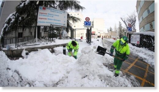 Испанию засыпало снегом, десятки трасс заблокированы