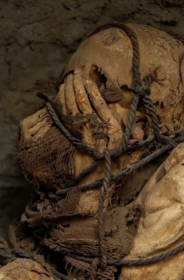 В Перу археологи обнаружили странную связанную мумию
