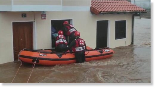 Из-за наводнений на севере Испании десятки людей попали в ловушки