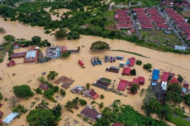 Тысячи людей были эвакуированы из-за наводнения в Малайзии