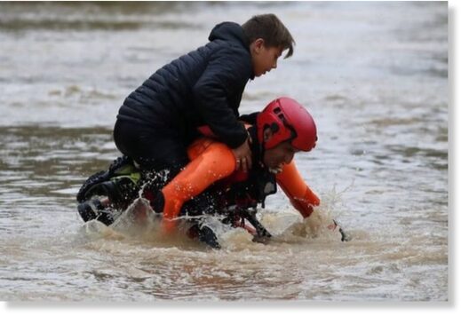 Юго-западные части Франции пострадали от паводка, объявлен «красный» уровень опасности