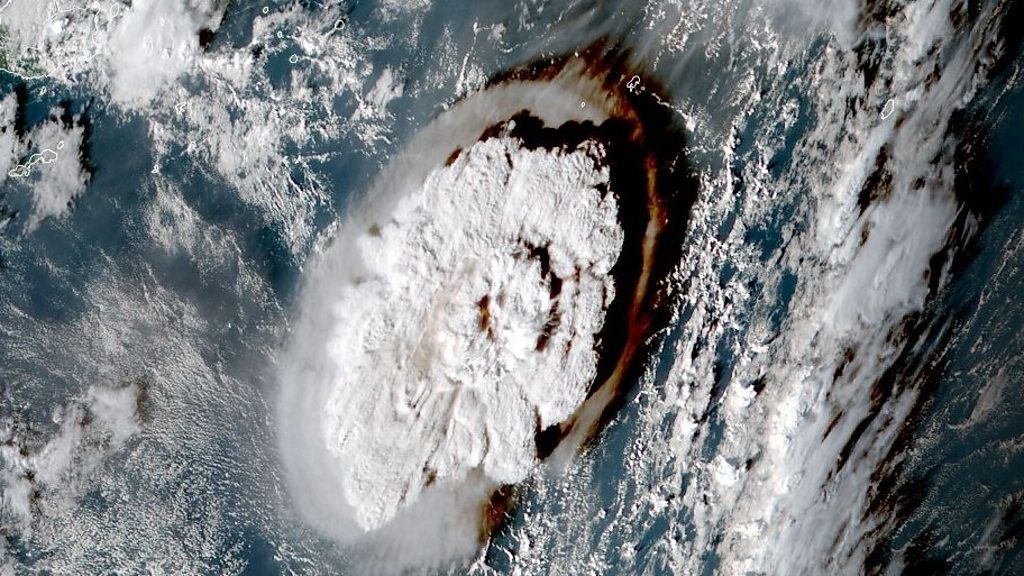 Извержение подводного вулкана Хунга Тонга: из-за цунами в Японии перевернулось более 20 лодок