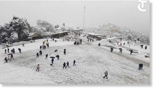 Сильный снегопад парализовал жизнь в индийском штате Химчал-Прадеш