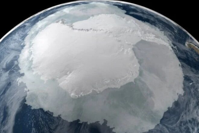 Ученые считают, что по Антарктиде разбросаны более 300 тыс. метеоритов