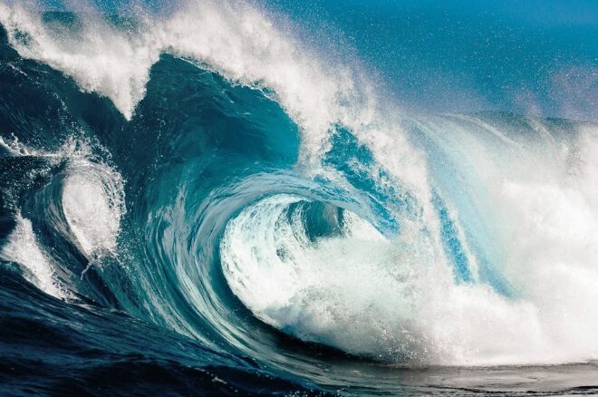 «Стена воды высотой более 17 м» – ученые подтвердили самую экстремальную волну в истории